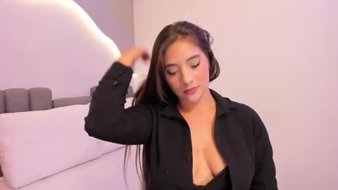 AlyxxJane ----Connected from online show from 16, 10, 2025