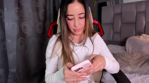 Alyze make feel hot as hell online show from 9, 10, 2025