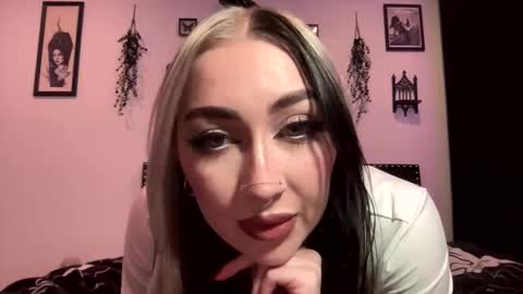 Snapshot of amandavampp chatting on 4, 12, 2025 AmandaVamp online show from 4, 12, 2025