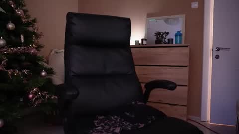 Snapshot of amateur_fitbabex chatting on 14, 12, 2025 amateur_fitbabex online show from 14, 12, 2025