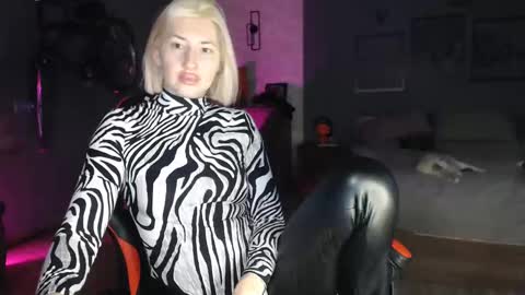 Snapshot of amayamalina chatting on 8, 12, 2024 Malina online show from 8, 12, 2024