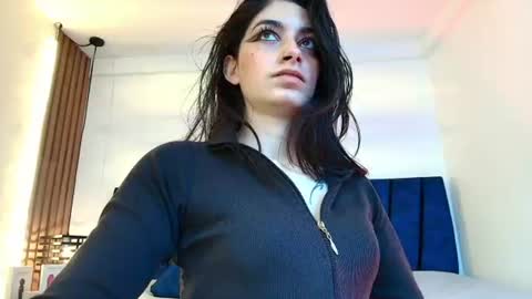 Snapshot of ambarlee_ chatting on 11, 7, 2026 AMBAR LEE online show from 11, 7, 2026