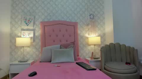 amber  ferrera online show from 15, 12, 2025