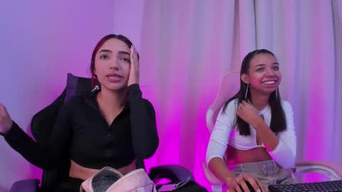 Snapshot of amber_and_suzane chatting on 22, 1, 2025 Amber And Suzane Amber HAIR RED Suzane HAIR BROWN online show from 22, 1, 2025
