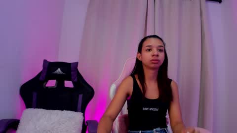 Snapshot of amber_and_suzane chatting on 24, 1, 2025 Amber And Suzane Amber HAIR RED Suzane HAIR BROWN online show from 24, 1, 2025