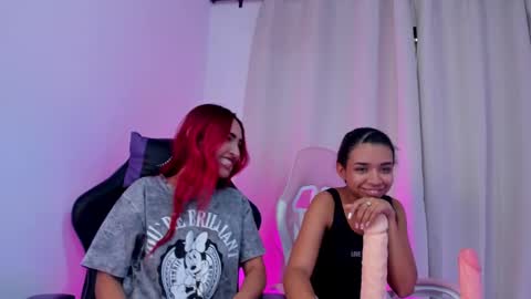 Snapshot of amber_and_suzane chatting on 24, 1, 2025 Amber And Suzane Amber HAIR RED Suzane HAIR BROWN online show from 24, 1, 2025