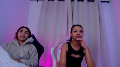 Snapshot of amber_and_suzane chatting on 25, 1, 2025 Amber And Suzane Amber HAIR RED Suzane HAIR BROWN online show from 25, 1, 2025