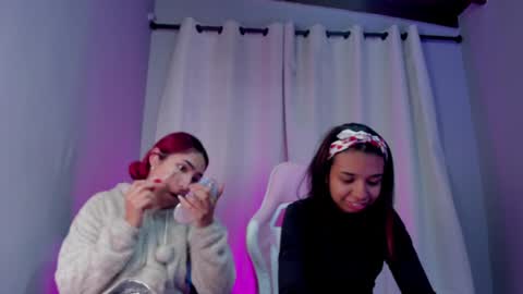 Snapshot of amber_and_suzane chatting on 29, 1, 2025 Amber And Suzane Amber HAIR RED Suzane HAIR BROWN online show from 29, 1, 2025