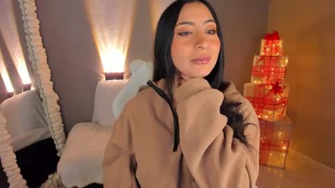 amber_curly online show from 12, 12, 2024