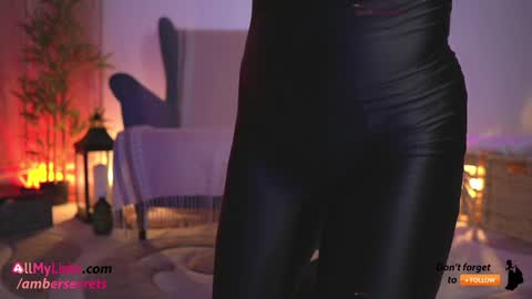 Snapshot of ambercb chatting on 10, 9, 2025 Amber online show from 10, 9, 2025