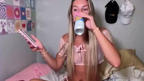Snapshot of ambiebambiii chatting on 19, 5, 2026 ambie bambi amber griz online show from 19, 5, 2026