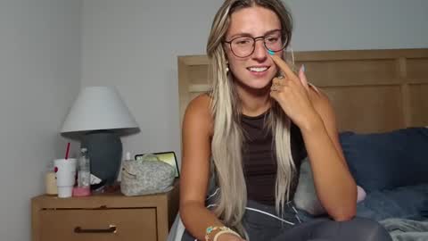 Snapshot of ambiebambiii chatting on 23, 7, 2026 ambie bambi amber griz online show from 23, 7, 2026