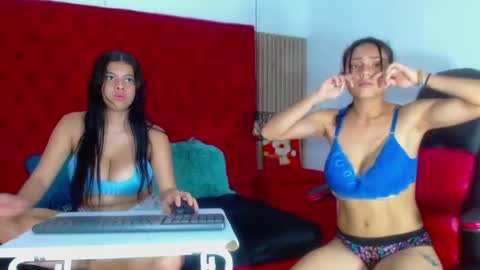 Snapshot of ameliaandemily chatting on 4, 12, 2024 Amelia AND Emily online show from 4, 12, 2024