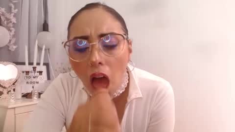 Chloe online show from 23, 1, 2025