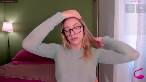 Snapshot of ameliegraham chatting on 5, 3, 2025 Amelie Graham online show from 5, 3, 2025