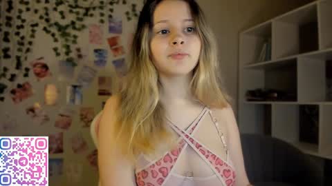 Snapshot of amelienjames chatting on 9, 12, 2024 Amelie James online show from 9, 12, 2024