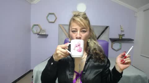 Snapshot of amell_thomson chatting on 24, 12, 2024 Amell Thomson online show from 24, 12, 2024