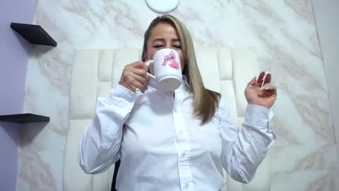 Snapshot of amell_thomson chatting on 8, 1, 2025 Amell Thomson online show from 8, 1, 2025