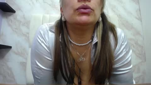 Snapshot of amell_thomson chatting on 11, 1, 2025 Amell Thomson online show from 11, 1, 2025