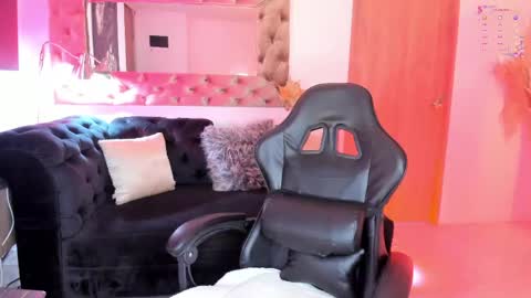 Snapshot of amelyamann chatting on 16, 4, 2026 online show from 16, 4, 2026