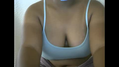 Snapshot of amichouu chatting on 28, 11, 2025 amichouu online show from 28, 11, 2025