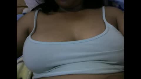 Snapshot of amichouu chatting on 28, 11, 2025 amichouu online show from 28, 11, 2025