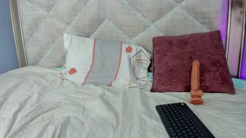 Snapshot of amie_doll_ chatting on 4, 4, 2026 Call me Amy online show from 4, 4, 2026