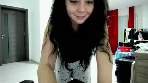 Amiraisa online show from 5, 12, 2025