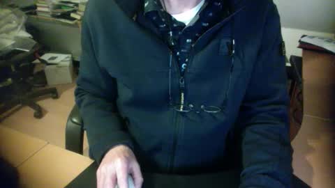 Snapshot of amor2200 chatting on 8, 1, 2025 Amor2200 online show from 8, 1, 2025