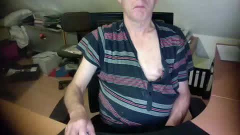 Snapshot of amor2200 chatting on 8, 9, 2025 Amor2200 online show from 8, 9, 2025