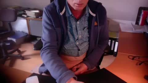 Snapshot of amor2200 chatting on 13, 10, 2025 Amor2200 online show from 13, 10, 2025