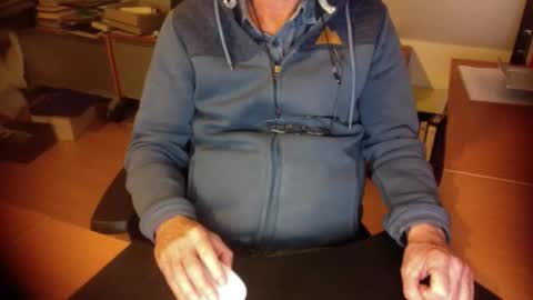 Snapshot of amor2200 chatting on 28, 10, 2025 Amor2200 online show from 28, 10, 2025