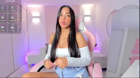 Snapshot of amy_medina_ chatting on 6, 3, 2025 Emily online show from 6, 3, 2025
