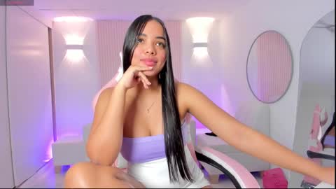 Snapshot of amy_medina_ chatting on 8, 3, 2025 Emily online show from 8, 3, 2025