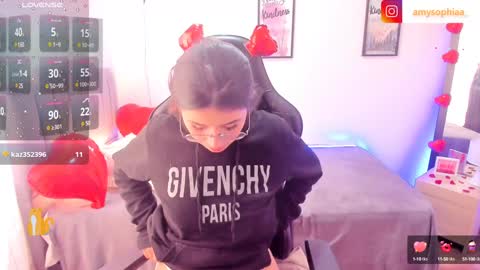 Amy sophia 3 online show from 5, 2, 2025