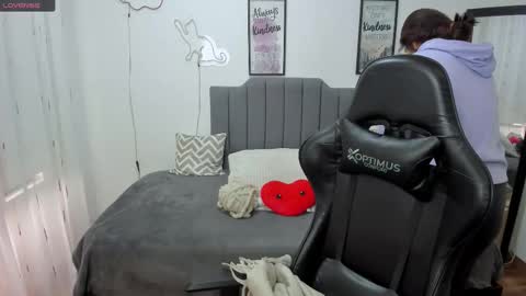 Amy sophia 3 online show from 19, 9, 2025