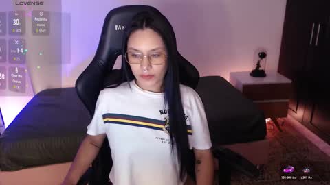 Snapshot of amy_stiward chatting on 4, 12, 2025 Mia Cristancho online show from 4, 12, 2025