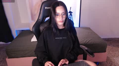 Snapshot of amy_stiward chatting on 2, 2, 2026 Mia Cristancho online show from 2, 2, 2026