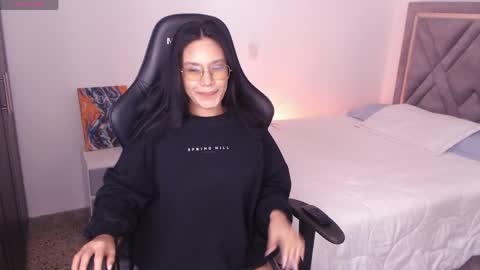 Mia Cristancho online show from 7, 6, 2026