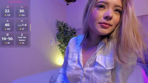 Snapshot of amy_thompson01 chatting on 10, 10, 2025 Amy online show from 10, 10, 2025