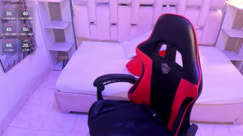 amyevan_ online show from 11, 10, 2025