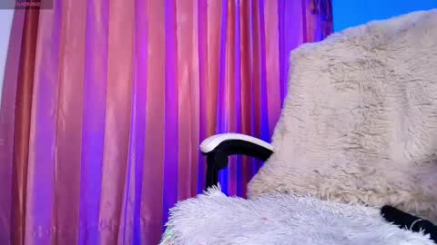 Amy ... Nice to meet u   thumb up me please its important online show from 11, 9, 2025