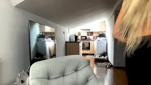 amyroberta92 online show from 11, 4, 2026