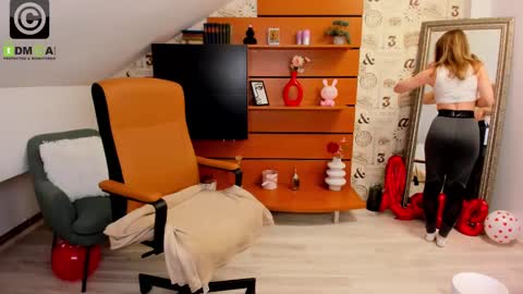 AmyRossie online show from 28, 2, 2025