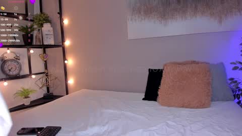 IG amyw0w   online show from 9, 1, 2025