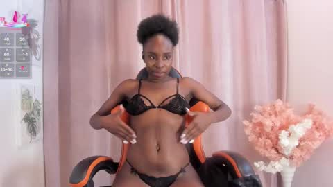 Ana Castillo online show from 18, 12, 2025