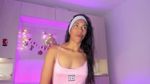 anaacollins_ online show from 17, 12, 2025