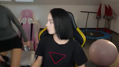 Snapshot of anabel2054 chatting on 6, 11, 2025 Sweet girls online show from 6, 11, 2025