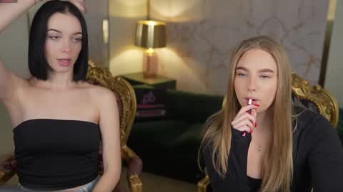 Snapshot of anabel2054 chatting on 18, 11, 2025 Sweet girls online show from 18, 11, 2025