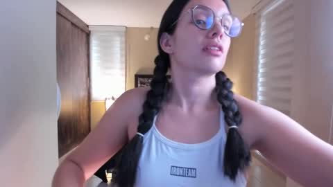 Anabel online show from 1, 1, 2025